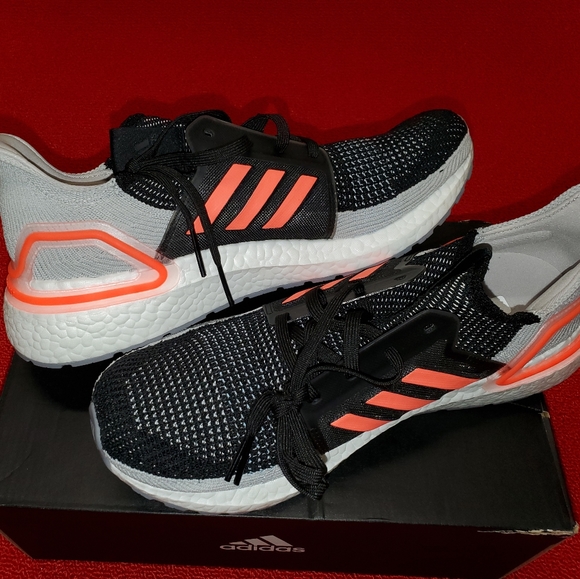 Adidas Ultraboost 19 Men Sz 11 - Picture 3 of 6